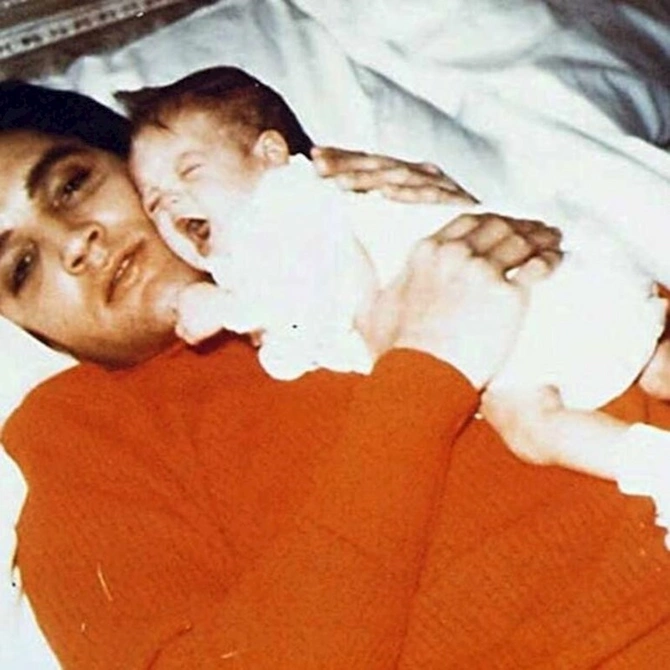 Elvis Preslinin yeganə övladı evində ölü tapıldı — FOTOLAR