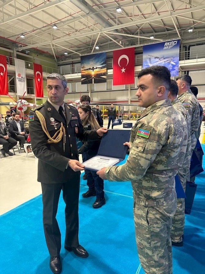 Hərbçilərimiz Bayraktar AKINCInın istifadəsinə dair kurs keçib — FOTO Hərbçilərimiz Bayraktar AKINCInın istifadəsinə dair kurs keçib — FOTO