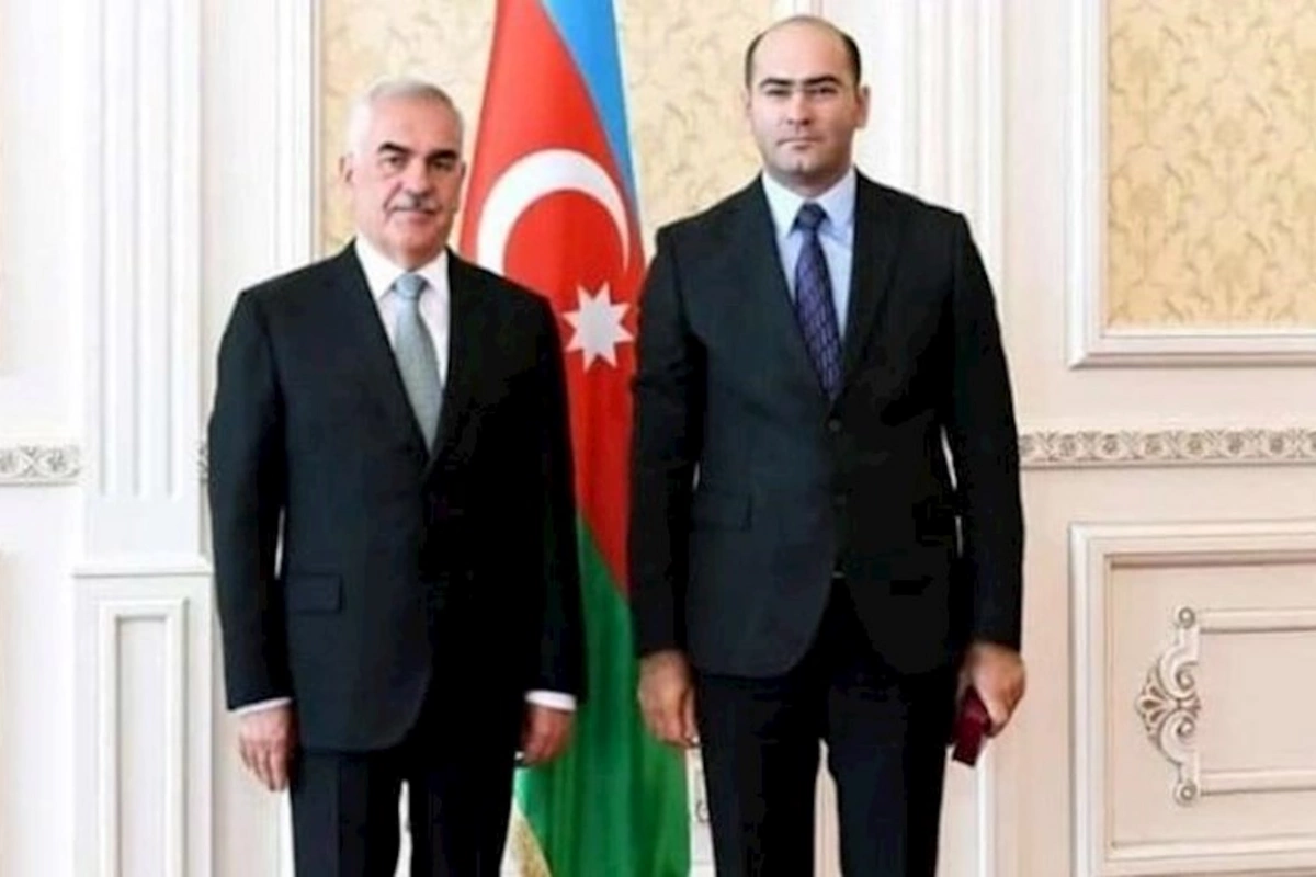 Komitə sədri Vasif Talıbovla olan bütün fotolarını sildi