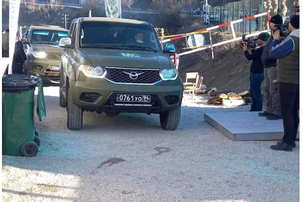 Sülhməramlılara məxus daha iki avtomobil Laçın yolundan keçdi