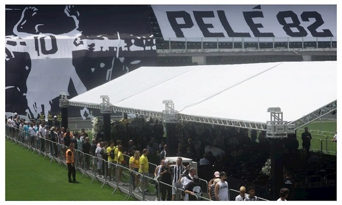 Braziliya Pele ilə belə vidalaşır — FOTOLAR
