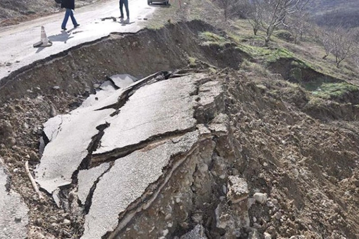 Ermənistanda torpaq sürüşməsi — Ölən var