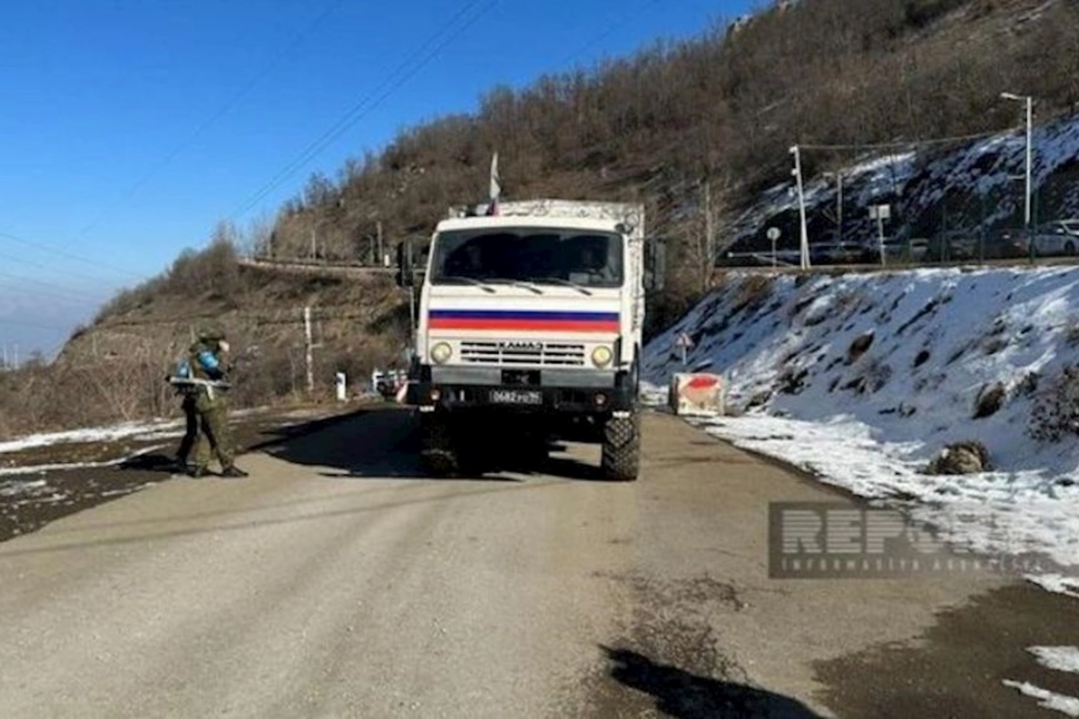 Sülhməramlıların avtomobilləri Xankəndi yolunda maneəsiz hərəkət edirlər