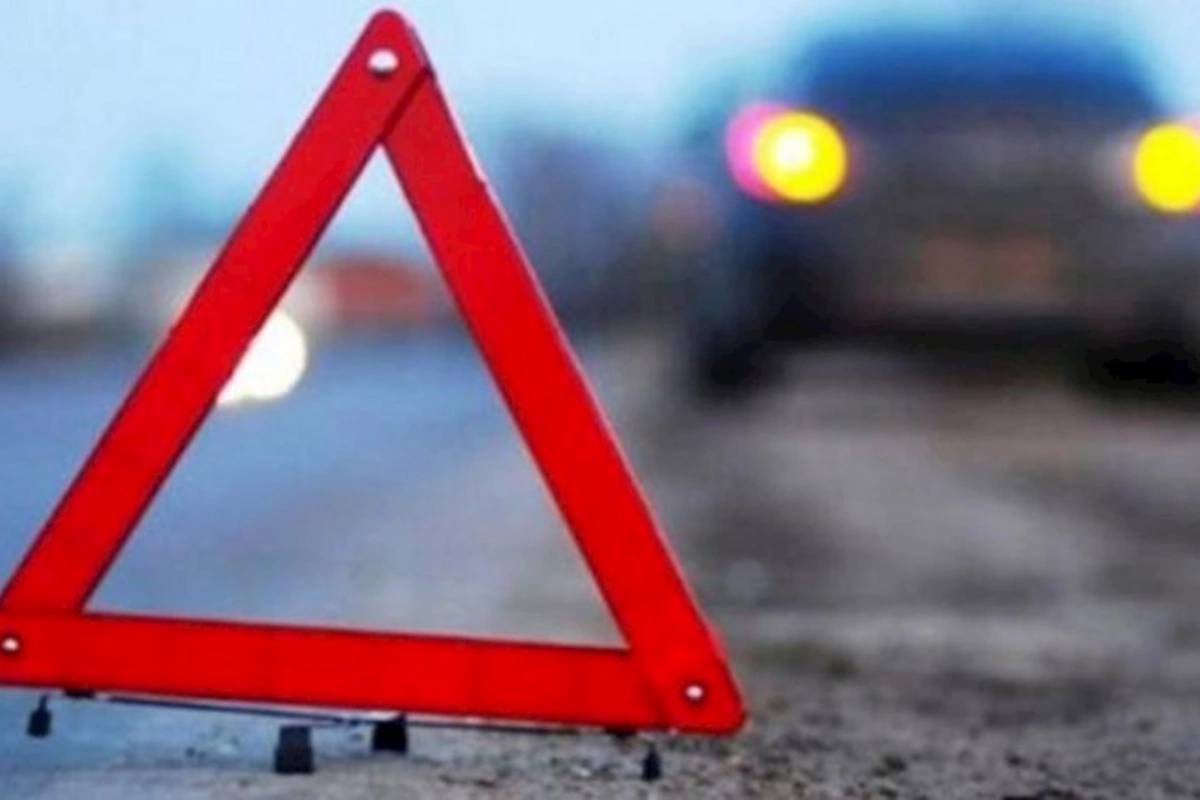 Mikroavtobusla minik avtomobili toqquşdu — Yaralılar var
