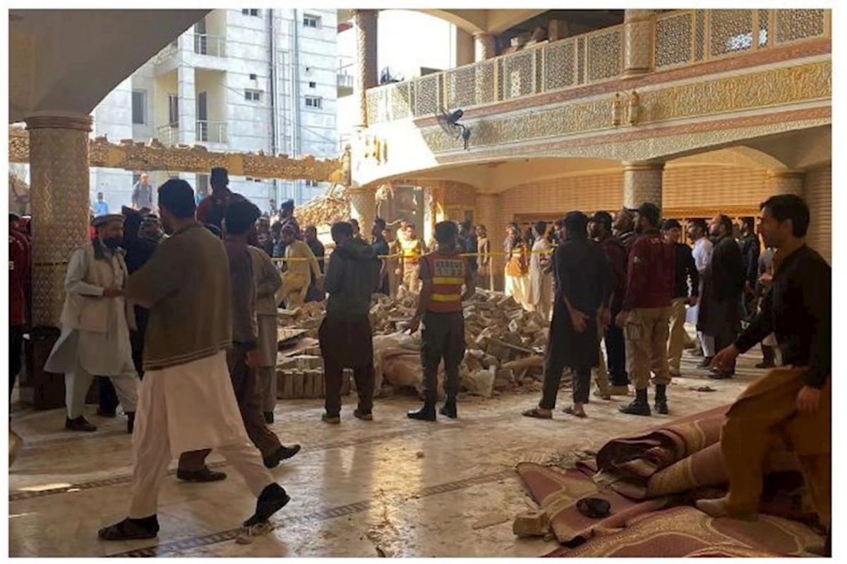 Pakistanda məsciddə dəhşətli terror aktı: 59 ölü, 157 yaralı — VİDEO