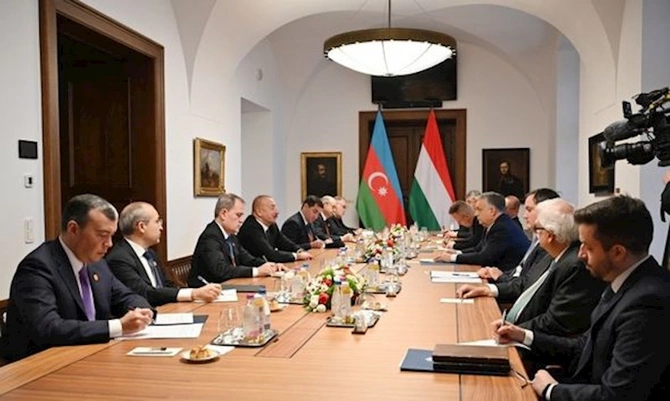 Azərbaycan Prezidentinin Macarıstanın Baş naziri ilə geniş tərkibdə görüşü olub — FOTO