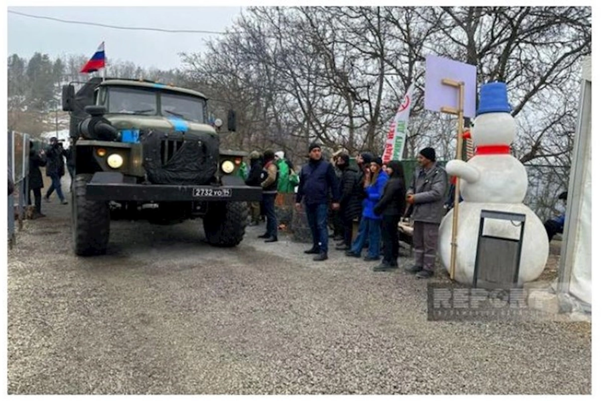 Sülhməramlıların avtomobilləri Xankəndi yolunda maneəsiz hərəkət edirlər