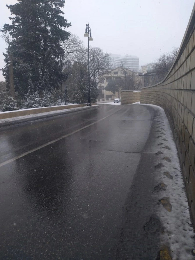 Bayıla gedən yol qardan təmizləndi, hərəkət bərpa olundu — FOTOLAR+VİDEO Bayıla gedən yol qardan təmizləndi, hərəkət bərpa olundu — FOTOLAR+VİDEO