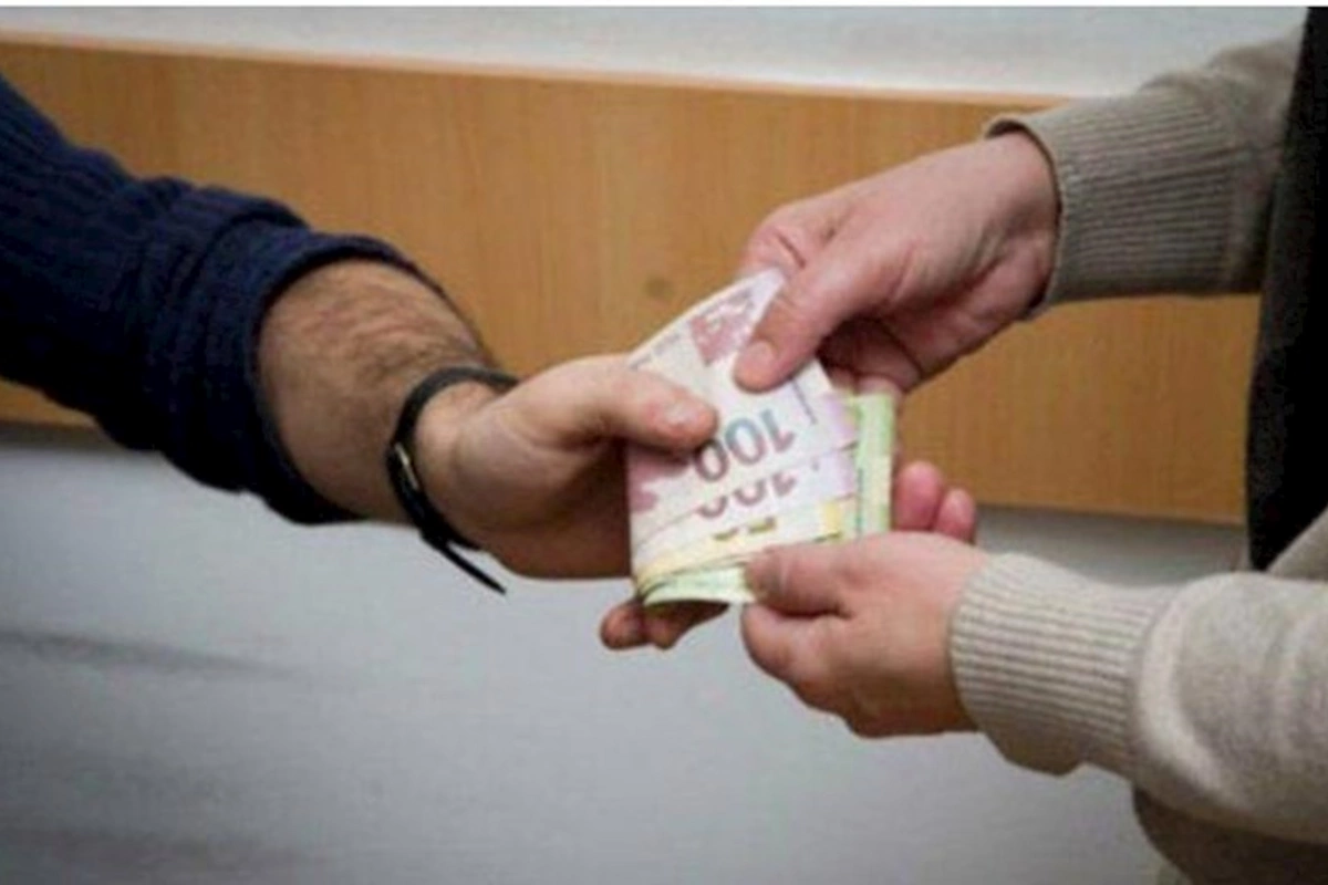37 yaşlı kişi iş yoldaşını aldatdı