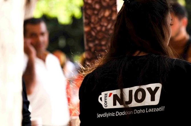 “Coffee`N Joy” yeni dərs ilinin ilk günündə tələbələrlə — FOTO “Coffee`N Joy” yeni dərs ilinin ilk günündə tələbələrlə — FOTO