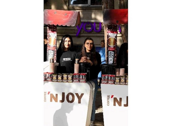 “Coffee`N Joy” yeni dərs ilinin ilk günündə tələbələrlə — FOTO “Coffee`N Joy” yeni dərs ilinin ilk günündə tələbələrlə — FOTO