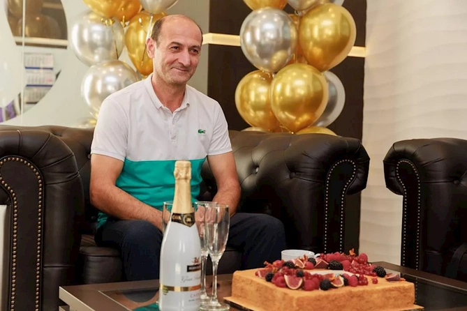 Azərbaycanlı lotereyadan 100 milyon rubl uddu — FOTOLAR