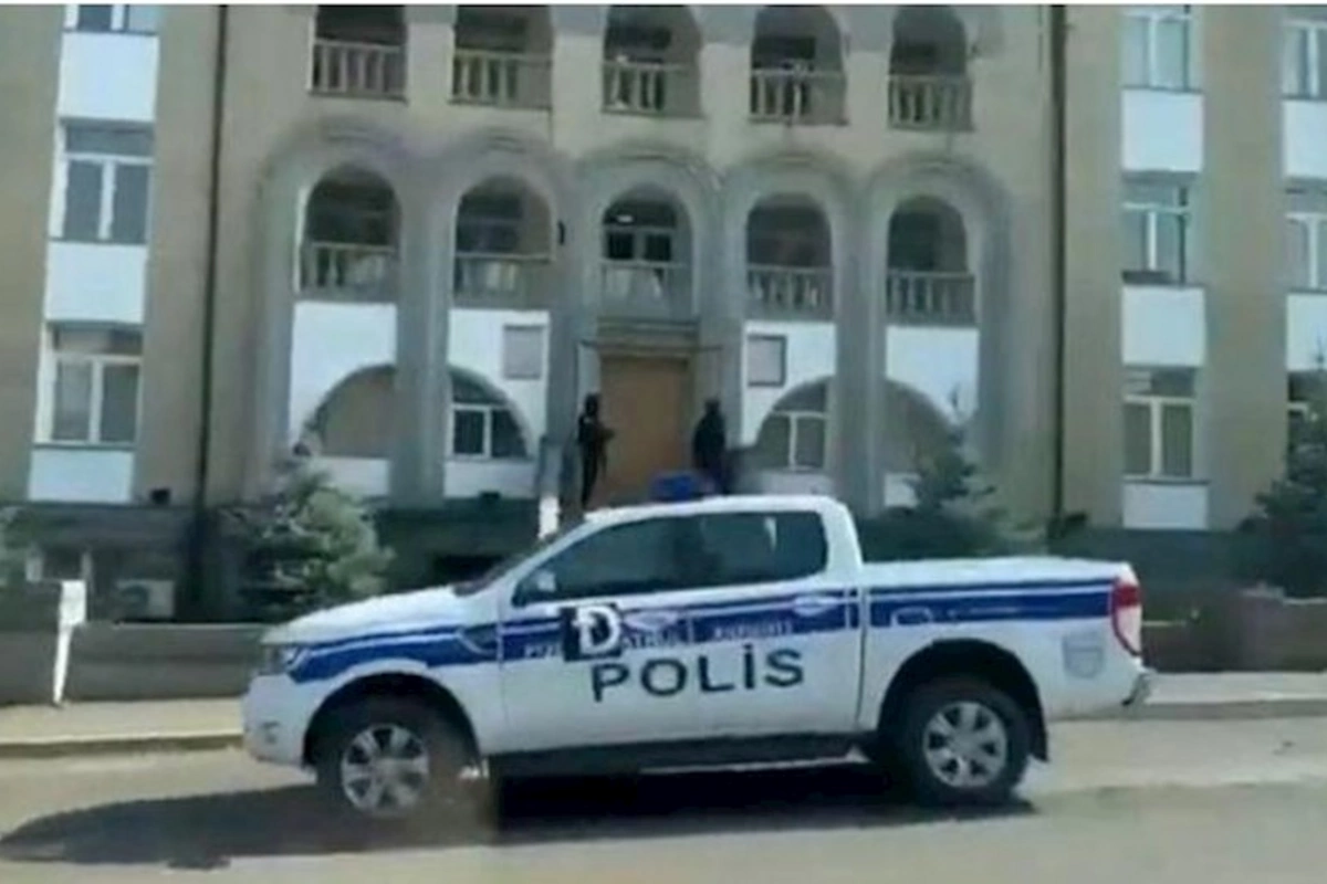 Azərbaycan polisindən Xankəndidə ermənilərə insanlıq DƏRSİ