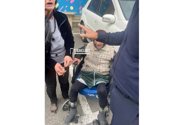 Bakıda DƏHŞƏT! Qızı yaşlı anasını əlil arabasına bağlayaraq dilənməyə məcbur etdi — FOTO