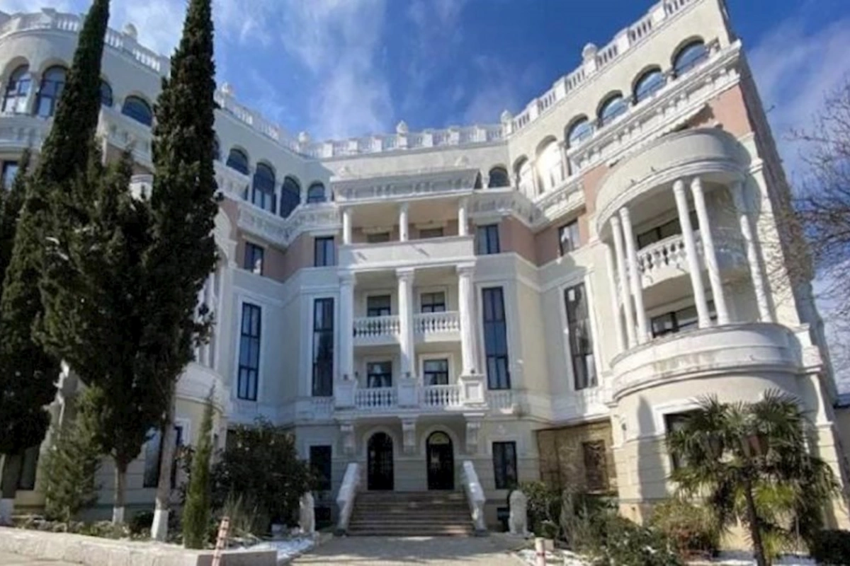 Rusiya Zelenskinin Krımdakı evini satışa ÇIXARDI