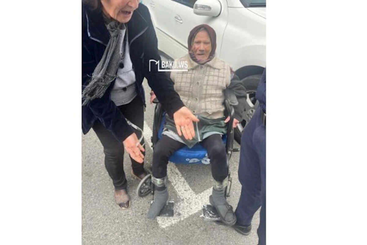 Bakıda DƏHŞƏT! Qızı yaşlı anasını əlil arabasına bağlayaraq dilənməyə məcbur etdi — FOTO
