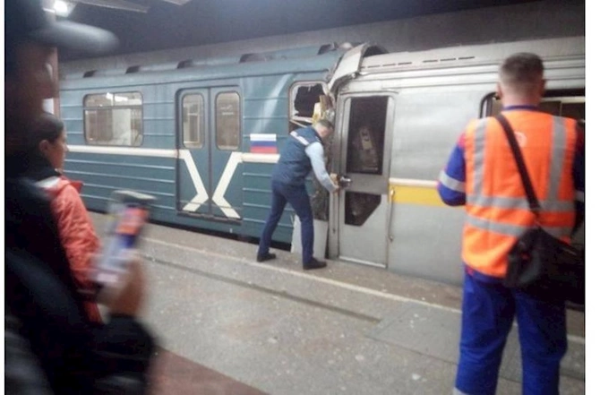 Moskvada metro qatarları toqquşdu — FOTO Moskvada metro qatarları toqquşdu — FOTO