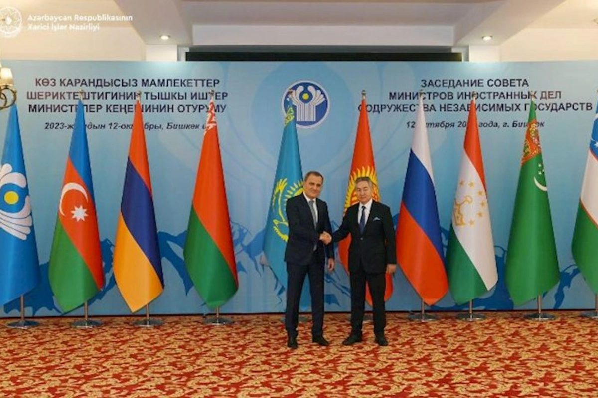 Ceyhun Bayramov qırğız həmkarı ilə görüşdü