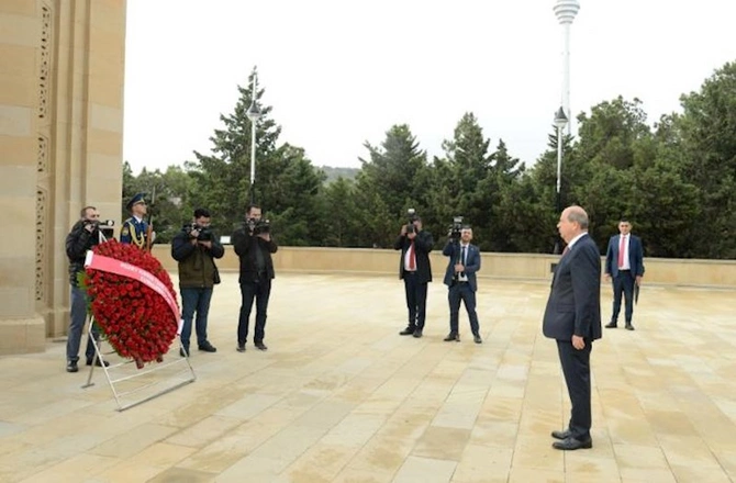 Şimali Kipr Prezidenti Fəxri və Şəhidlər xiyabanlarını ziyarət etdi — YENİLƏNİB (FOTO)