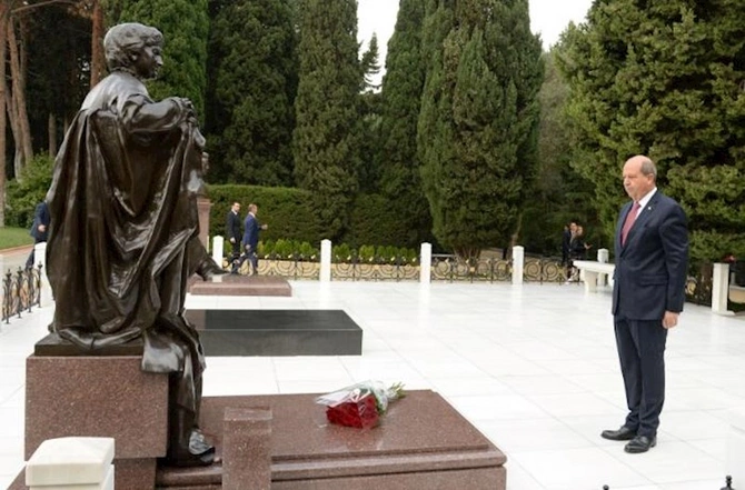 Şimali Kipr Prezidenti Fəxri və Şəhidlər xiyabanlarını ziyarət etdi — YENİLƏNİB (FOTO)