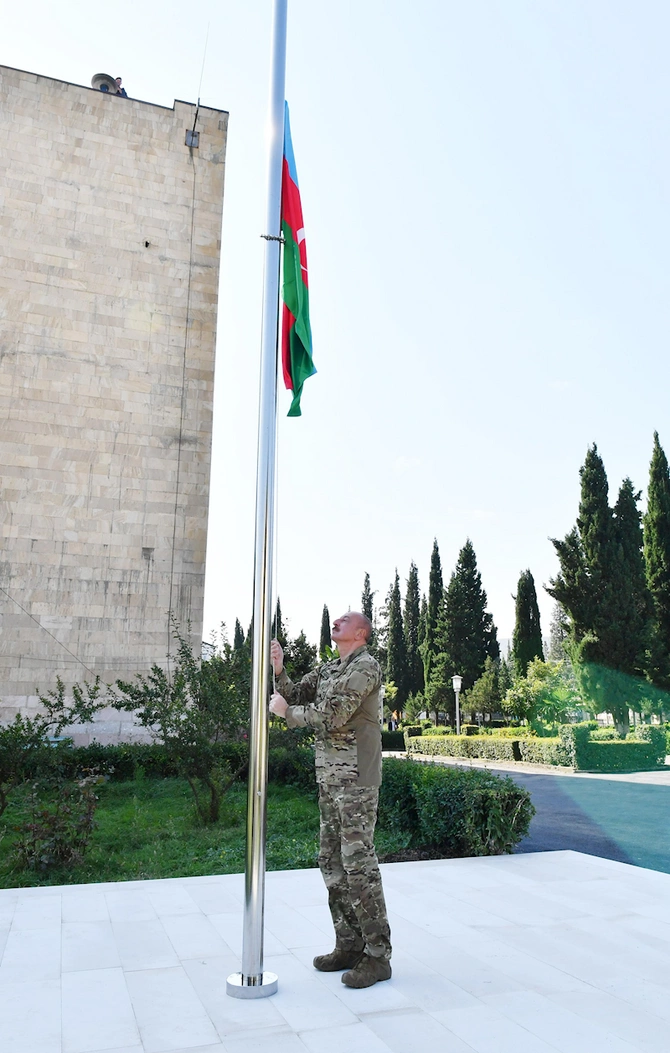 Prezident İlham Əliyev Ağdərə şəhərində Dövlət Bayrağını ucaldıb — YENİLƏNİB