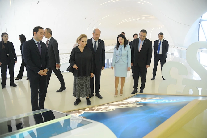 Şimali Kiprin Prezidenti Heydər Əliyev Mərkəzi ilə tanış olub — FOTOLAR