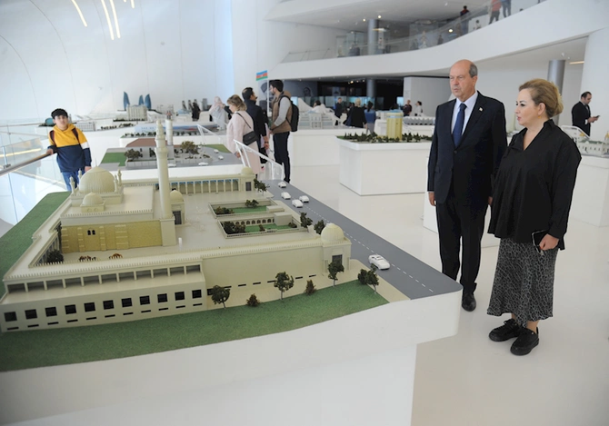 Şimali Kiprin Prezidenti Heydər Əliyev Mərkəzi ilə tanış olub — FOTOLAR