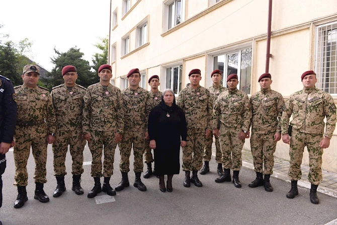 Şəkidə şəhid Elçin Nadirovun xatirə lövhəsinin açılışı olub — FOTOLAR Şəkidə şəhid Elçin Nadirovun xatirə lövhəsinin açılışı olub — FOTOLAR