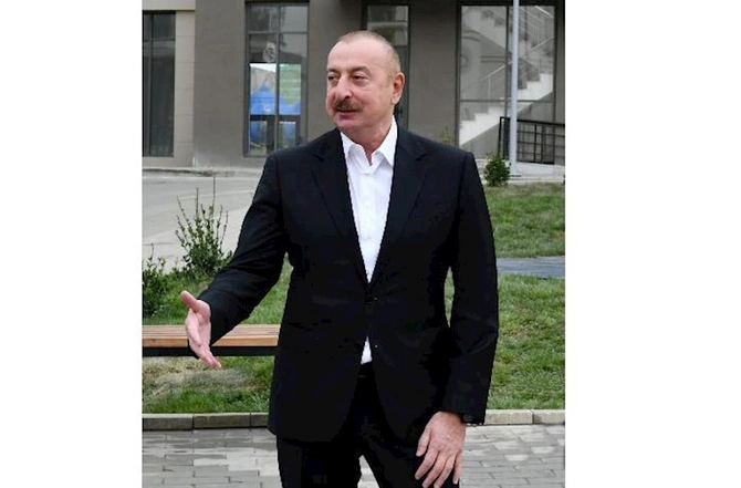 Prezident Füzuliyə köçmüş sakinlərlə görüşdü — YENİLƏNİB (FOTOLAR)