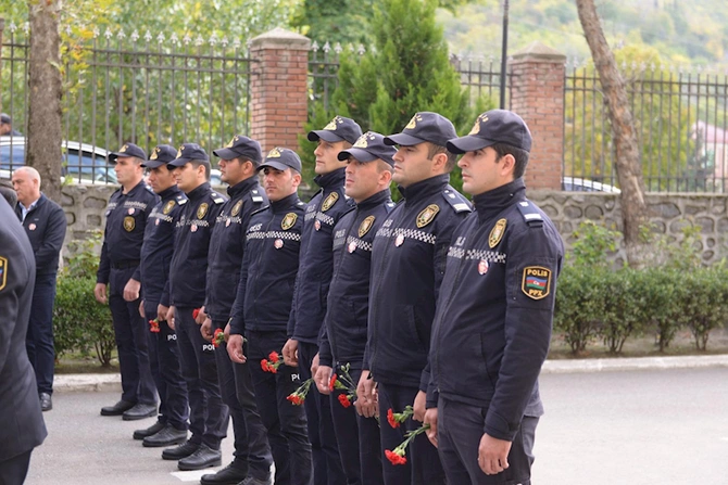 Şəkidə şəhid Elçin Nadirovun xatirə lövhəsinin açılışı olub — FOTOLAR Şəkidə şəhid Elçin Nadirovun xatirə lövhəsinin açılışı olub — FOTOLAR