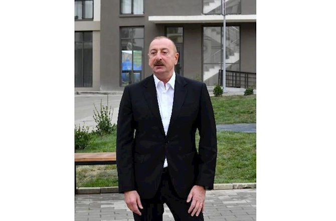 Prezident Füzuliyə köçmüş sakinlərlə görüşdü — YENİLƏNİB (FOTOLAR)