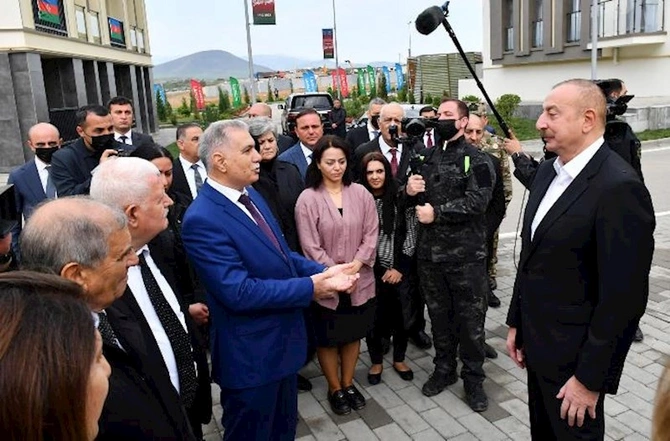 Prezident Füzuliyə köçmüş sakinlərlə görüşdü — YENİLƏNİB (FOTOLAR)
