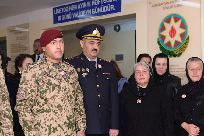 Şəkidə şəhid Elçin Nadirovun xatirə lövhəsinin açılışı olub — FOTOLAR Şəkidə şəhid Elçin Nadirovun xatirə lövhəsinin açılışı olub — FOTOLAR