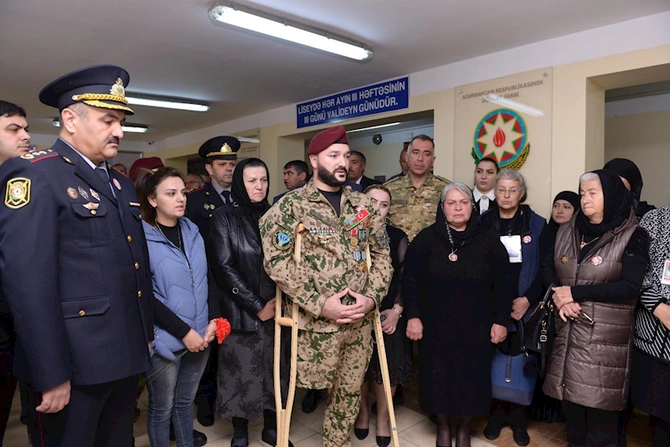 Şəkidə şəhid Elçin Nadirovun xatirə lövhəsinin açılışı olub — FOTOLAR Şəkidə şəhid Elçin Nadirovun xatirə lövhəsinin açılışı olub — FOTOLAR
