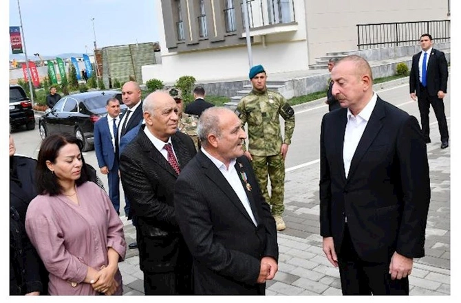 Prezident Füzuliyə köçmüş sakinlərlə görüşdü — YENİLƏNİB (FOTOLAR)