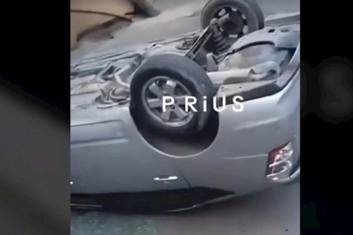 Bakıda “Prius” naməlum şəkildə aşdı — VİDEO