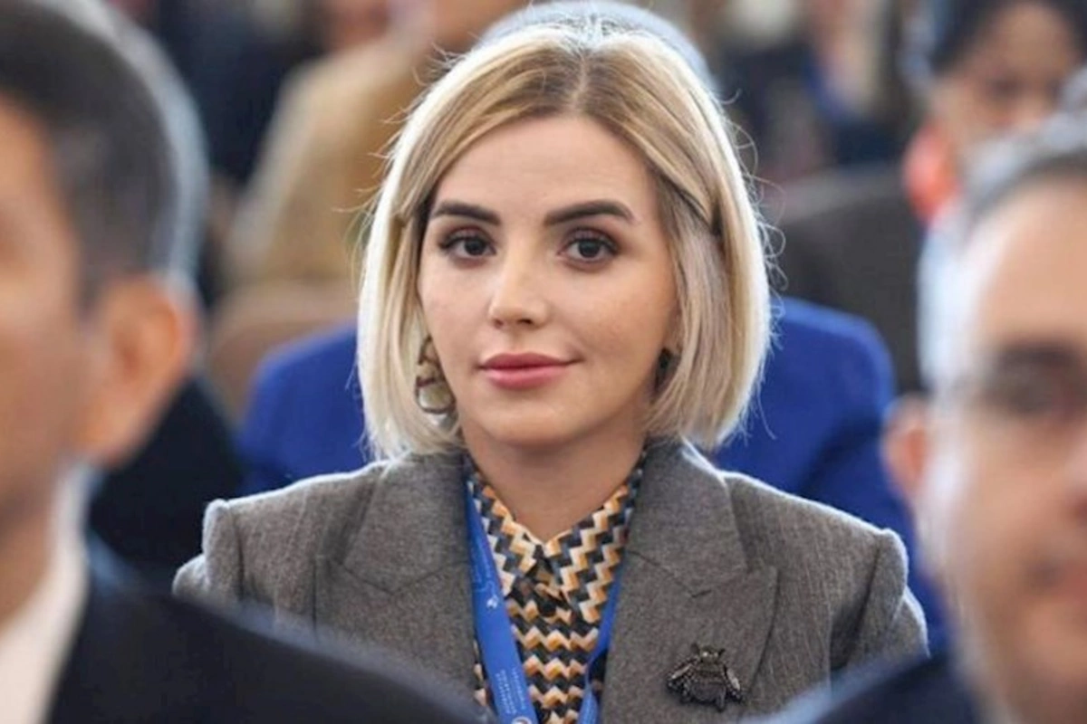 Qadınların qurultayında kişilərin öndə əyləşməsi texniki məsələdir