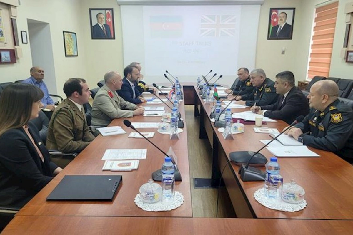 Azərbaycan və Britaniya müdafiə nazirlikləri arasında danışıqlar keçirilib