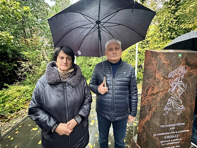 Azərbaycan nümayəndə heyəti Haaqada Xocalı abidəsini ziyarət etdi — FOTOLAR