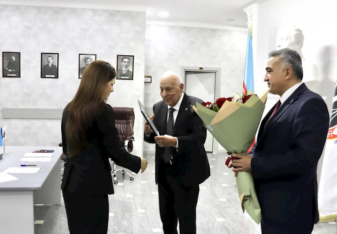 Vəkillər Kollegiyasının rəhbərliyi yeni hakim təyin edilən vəkillərlə görüşüb — FOTOLAR Vəkillər Kollegiyasının rəhbərliyi yeni hakim təyin edilən vəkillərlə görüşüb — FOTOLAR
