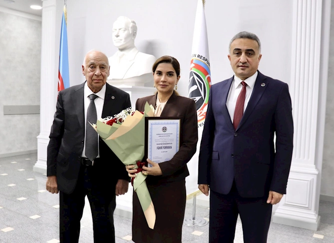 Vəkillər Kollegiyasının rəhbərliyi yeni hakim təyin edilən vəkillərlə görüşüb — FOTOLAR Vəkillər Kollegiyasının rəhbərliyi yeni hakim təyin edilən vəkillərlə görüşüb — FOTOLAR