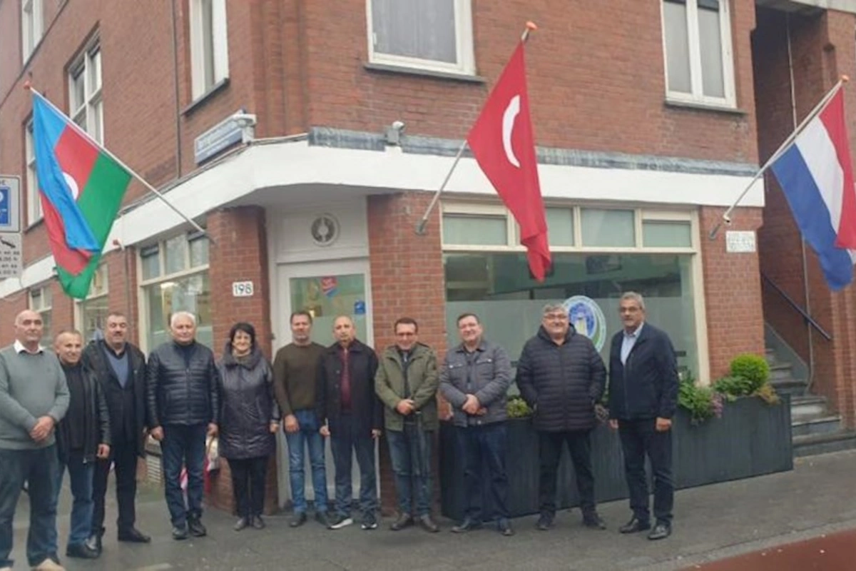 Azərbaycan nümayəndə heyəti ermənilərin gülləbaran etdiyi ofisi ziyarət etdilər — FOTOLAR