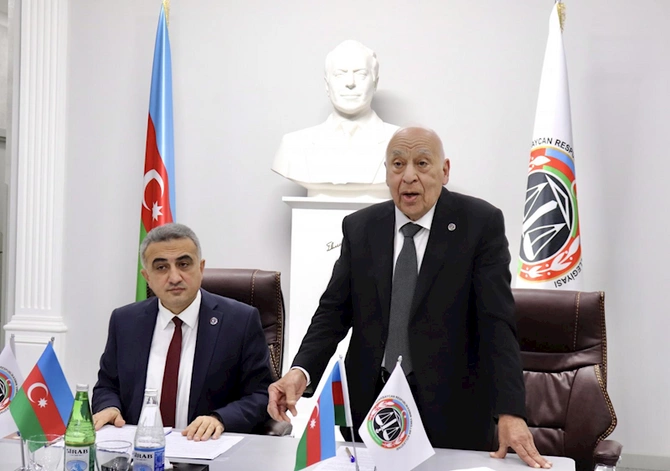 Vəkillər Kollegiyasının rəhbərliyi yeni hakim təyin edilən vəkillərlə görüşüb — FOTOLAR Vəkillər Kollegiyasının rəhbərliyi yeni hakim təyin edilən vəkillərlə görüşüb — FOTOLAR