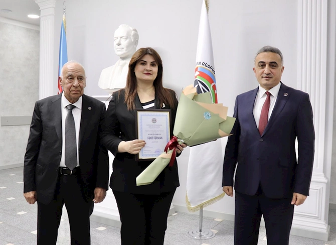 Vəkillər Kollegiyasının rəhbərliyi yeni hakim təyin edilən vəkillərlə görüşüb — FOTOLAR Vəkillər Kollegiyasının rəhbərliyi yeni hakim təyin edilən vəkillərlə görüşüb — FOTOLAR