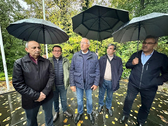 Azərbaycan nümayəndə heyəti Haaqada Xocalı abidəsini ziyarət etdi — FOTOLAR