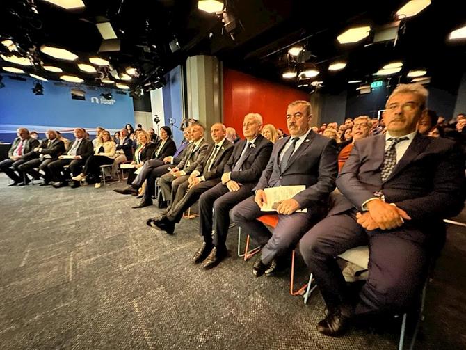 Niderland parlamentində Qərbi Azərbaycana qayıdışla bağlı beynəlxalq konfrans — Toplantıya İrəvan xanının varisi də qatıldı (FOTOLAR)