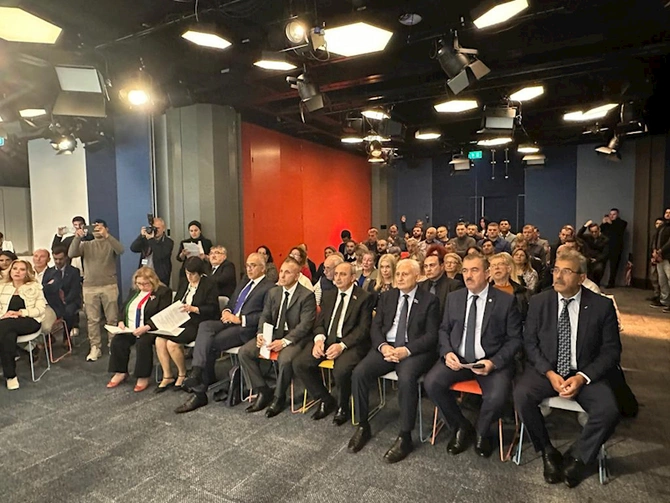Niderland parlamentində Qərbi Azərbaycana qayıdışla bağlı beynəlxalq konfrans — Toplantıya İrəvan xanının varisi də qatıldı (FOTOLAR)