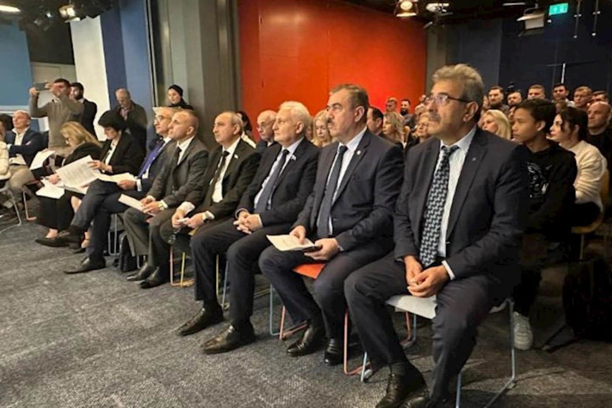 Niderland parlamentində Qərbi Azərbaycana qayıdışla bağlı beynəlxalq konfrans — Toplantıya İrəvan xanının varisi də qatıldı (FOTOLAR)