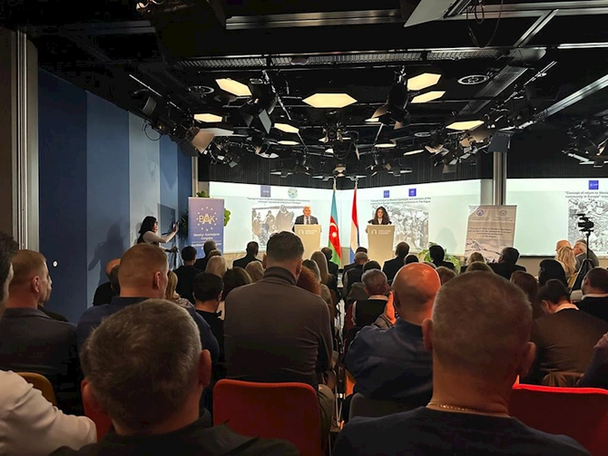 Niderland parlamentində Qərbi Azərbaycana qayıdışla bağlı beynəlxalq konfrans — Toplantıya İrəvan xanının varisi də qatıldı (FOTOLAR)