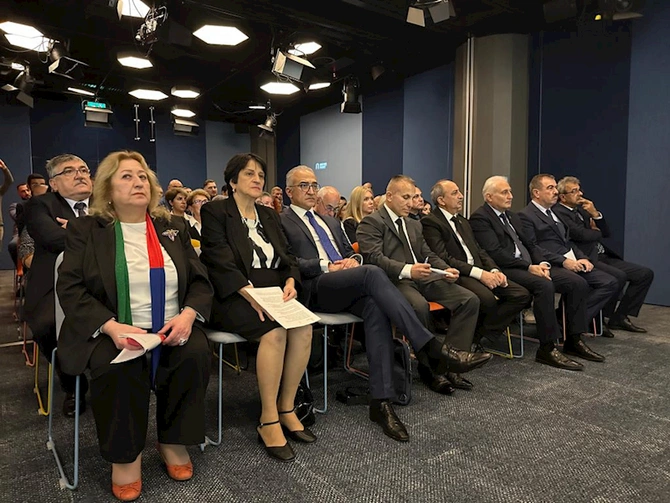 Niderland parlamentində Qərbi Azərbaycana qayıdışla bağlı beynəlxalq konfrans — Toplantıya İrəvan xanının varisi də qatıldı (FOTOLAR)